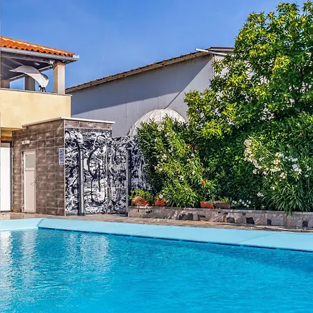 Seasons Apartamento Pula