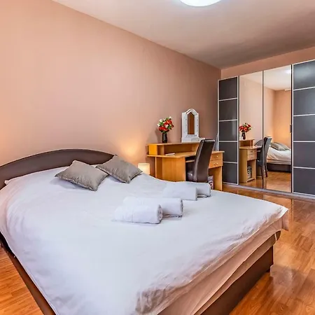 Seasons Apartamento Pula