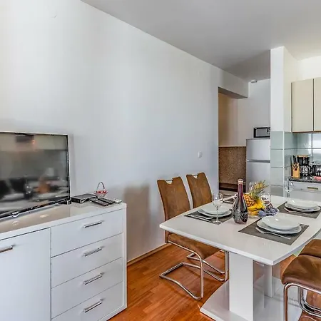 Seasons Apartamento Pula