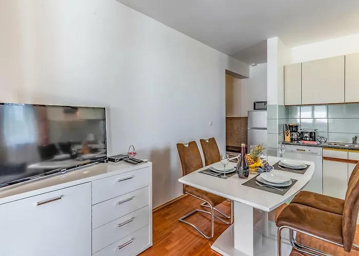 Seasons Apartman Póla