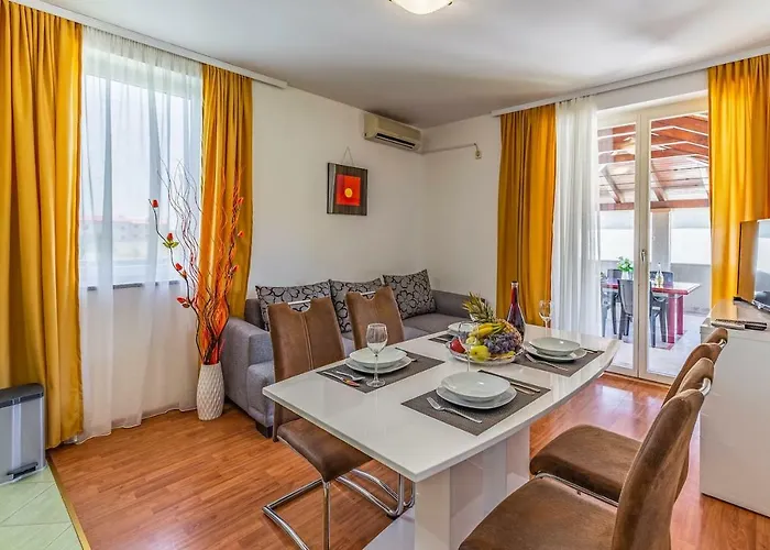 Seasons Apartment Pula